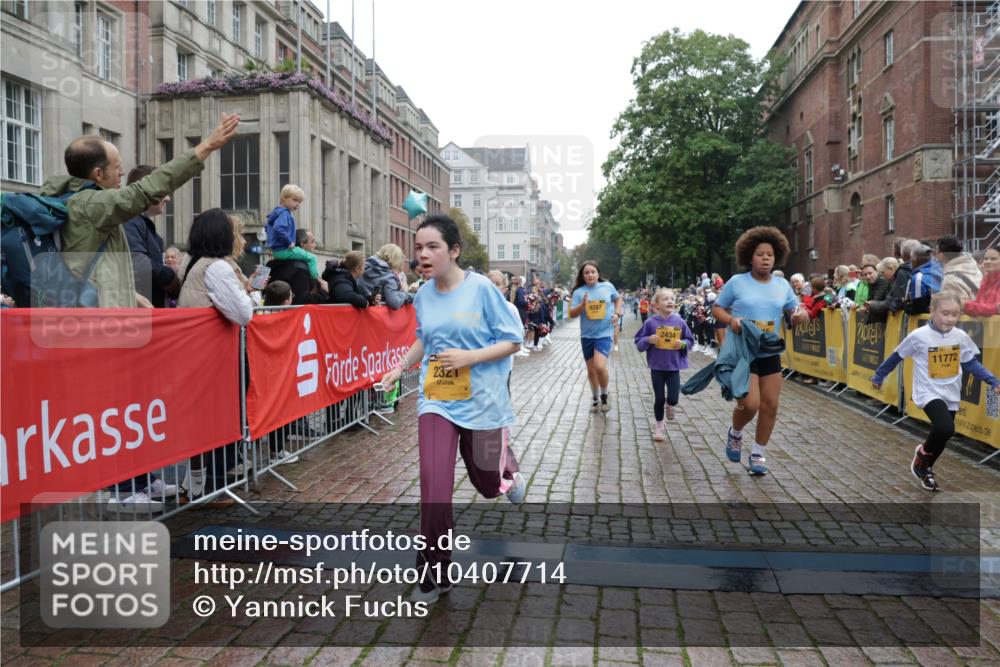 13.09.2026 - Kiel Lauf Yannick Fuchs http://msf.ph/oto/10407714 13.09.2026 09:01:22 Ziel 300, 1662, 1794, 2553, 3578, 4784, 6257, 7613, 8614, 8691, 11562, 11901, 12436, 1662, 3135, 3611, 6561, 7487, 7982, 7991, 9503, 10636, 11425, 12506, 2321, 2568, 3362, 4415, 6315, 7210, 9287, 11772, 12296, 12626, 7487, 10636 meine-sportfotos.de
