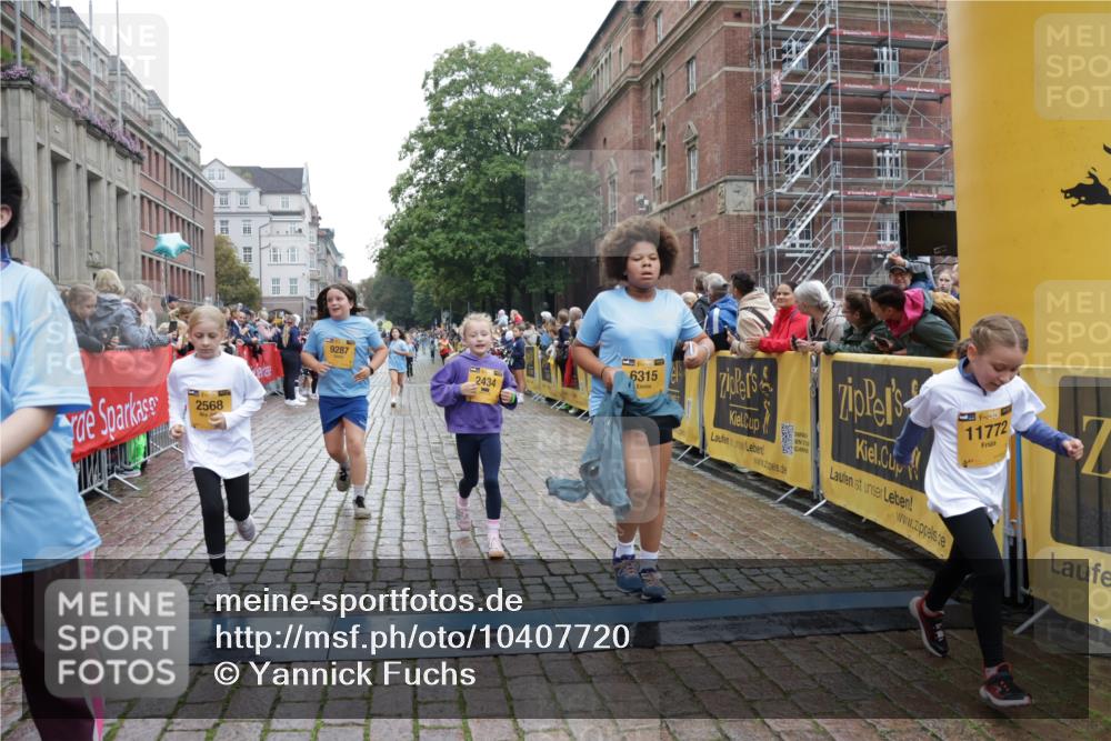 13.09.2026 - Kiel Lauf Yannick Fuchs http://msf.ph/oto/10407720 13.09.2026 09:01:23 Ziel 300, 1794, 2553, 3578, 4784, 6257, 7613, 8614, 8691, 11562, 11901, 12436, 1662, 3135, 3611, 6561, 7487, 7982, 7991, 9503, 10636, 11425, 12506, 1959, 2321, 2568, 3362, 4415, 6315, 7210, 9287, 11772, 12296, 12626, 7487, 10636 meine-sportfotos.de