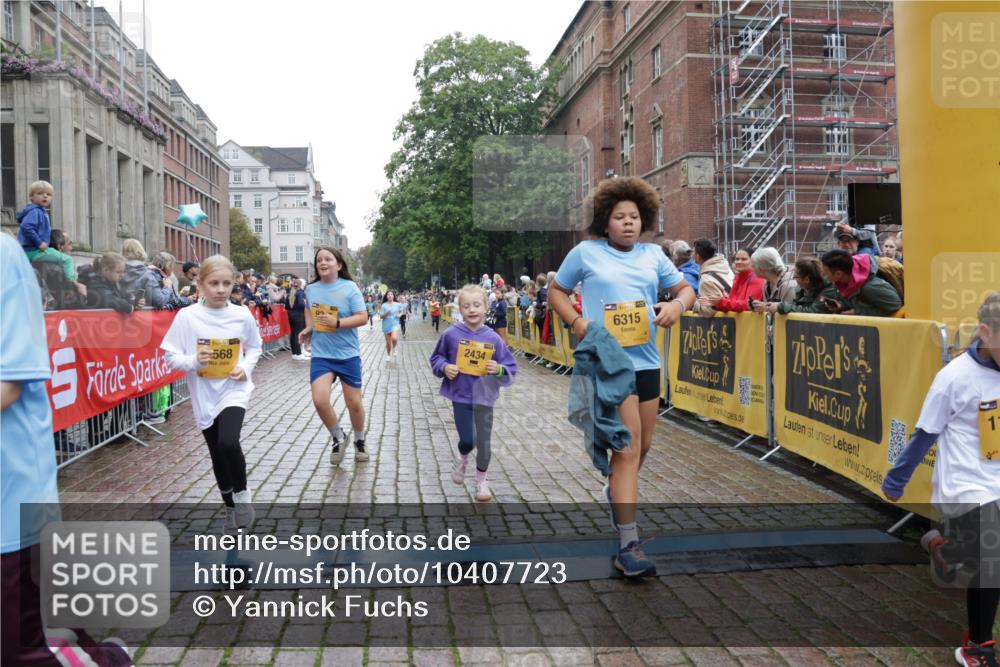 13.09.2026 - Kiel Lauf Yannick Fuchs http://msf.ph/oto/10407723 13.09.2026 09:01:23 Ziel 300, 1794, 2553, 3578, 4784, 6257, 7613, 8614, 8691, 11562, 11901, 12436, 1662, 3135, 3611, 6561, 7487, 7982, 7991, 9503, 10636, 11425, 12506, 1959, 2321, 2568, 3362, 4415, 6315, 7210, 9287, 11772, 12296, 12626, 7487, 10636 meine-sportfotos.de