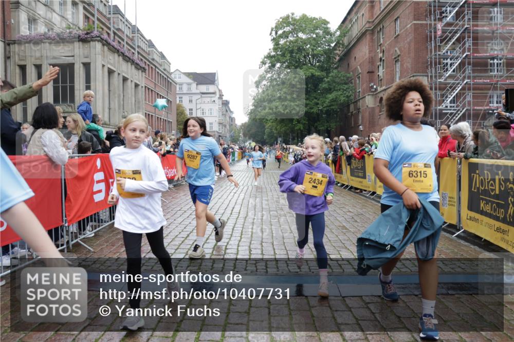13.09.2026 - Kiel Lauf Yannick Fuchs http://msf.ph/oto/10407731 13.09.2026 09:01:23 Ziel 300, 1794, 2553, 3578, 4784, 6257, 7613, 8614, 8691, 11562, 11901, 12436, 1662, 3135, 3611, 6561, 7487, 7982, 7991, 9503, 10636, 11425, 12506, 1959, 2321, 2568, 3362, 4415, 6315, 7210, 9287, 11772, 12296, 12626, 7487, 10636 meine-sportfotos.de