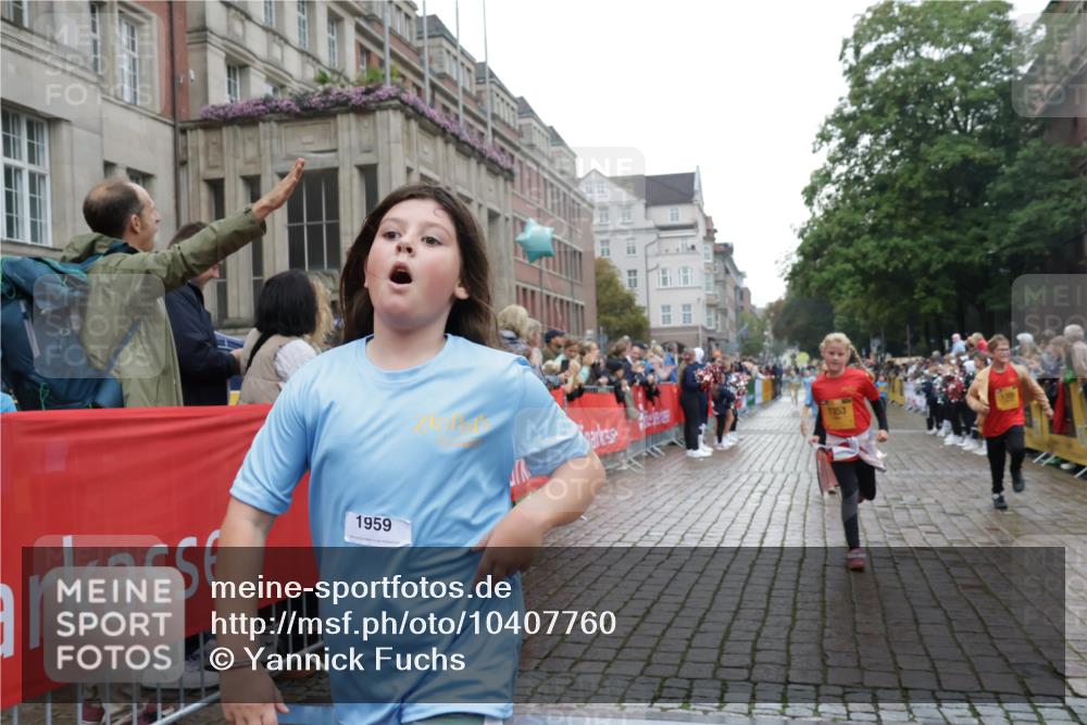 13.09.2026 - Kiel Lauf Yannick Fuchs http://msf.ph/oto/10407760 13.09.2026 09:01:27 Ziel 300, 1794, 2553, 3578, 4784, 6257, 7613, 8614, 8691, 11562, 11901, 12296, 12436, 1662, 3135, 3611, 6561, 7982, 7991, 9503, 11425, 12506, 1353, 1355, 1959, 2321, 2568, 3362, 4415, 6315, 7210, 9285, 9287, 11772, 12626, 3135, 3611, 6561, 7487, 7991, 10636, 11425 meine-sportfotos.de