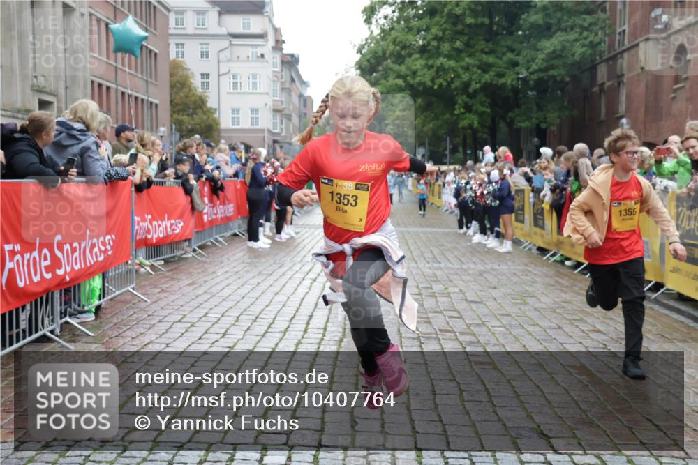 13.09.2026 - Kiel Lauf Yannick Fuchs http://msf.ph/oto/10407764 13.09.2026 09:01:28 Ziel 300, 1794, 2553, 3578, 4784, 6257, 7613, 8614, 8691, 11562, 11901, 12296, 12436, 1662, 2553, 6561, 7982, 7991, 9503, 11425, 12506, 1353, 1355, 1959, 2321, 2568, 3362, 4415, 6315, 7210, 9285, 9287, 9615, 11772, 12626, 3135, 3611, 6561, 7487, 7991, 10636, 11425 meine-sportfotos.de