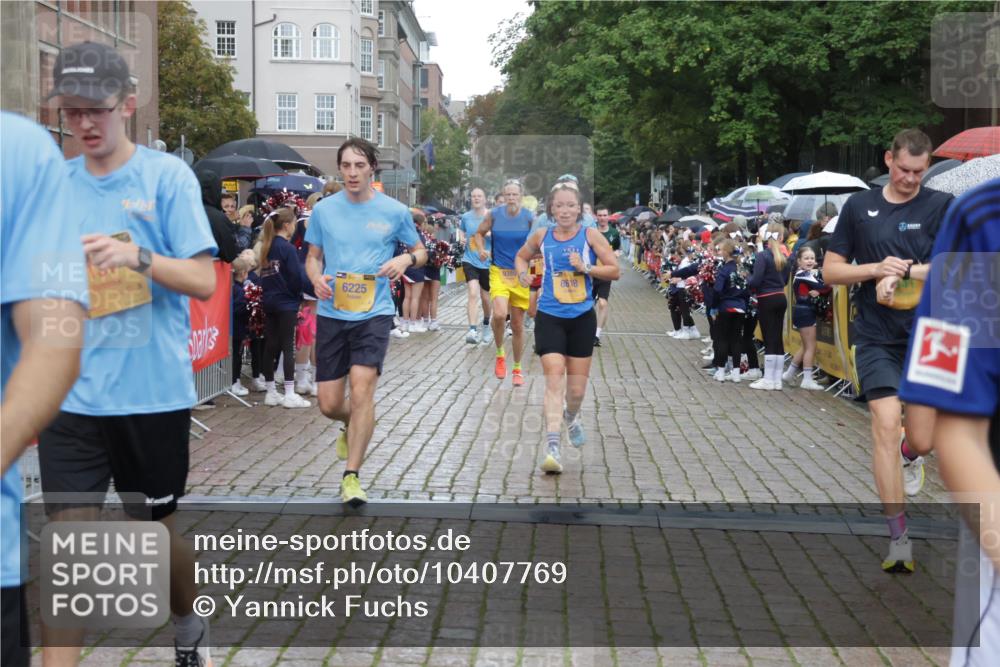 13.09.2026 - Kiel Lauf Yannick Fuchs http://msf.ph/oto/10407769 13.09.2026 10:35:14 Ziel 400, 1640, 1784, 2390, 2687, 3400, 4022, 4449, 4951, 5386, 6578, 6603, 7971, 8164, 8266, 8750, 9220, 9261, 9264, 9541, 10065, 10475, 10676, 11368, 11568, 11758, 12095, 1307, 1667, 2268, 2432, 2449, 3470, 3547, 3603, 4028, 5218, 5247, 5576, 6225, 6941, 7006, 7273, 7672, 7960, 8195, 8746, 9276, 9389, 9541, 9853, 9988, 10361, 11163, 5293, 5817, 6381, 6849, 7280, 7710, 8436, 8973, 9143, 10017, 10483, 11181, 11363, 12774, 1667, 2044, 3180, 3864, 4608, 6225, 6941 meine-sportfotos.de