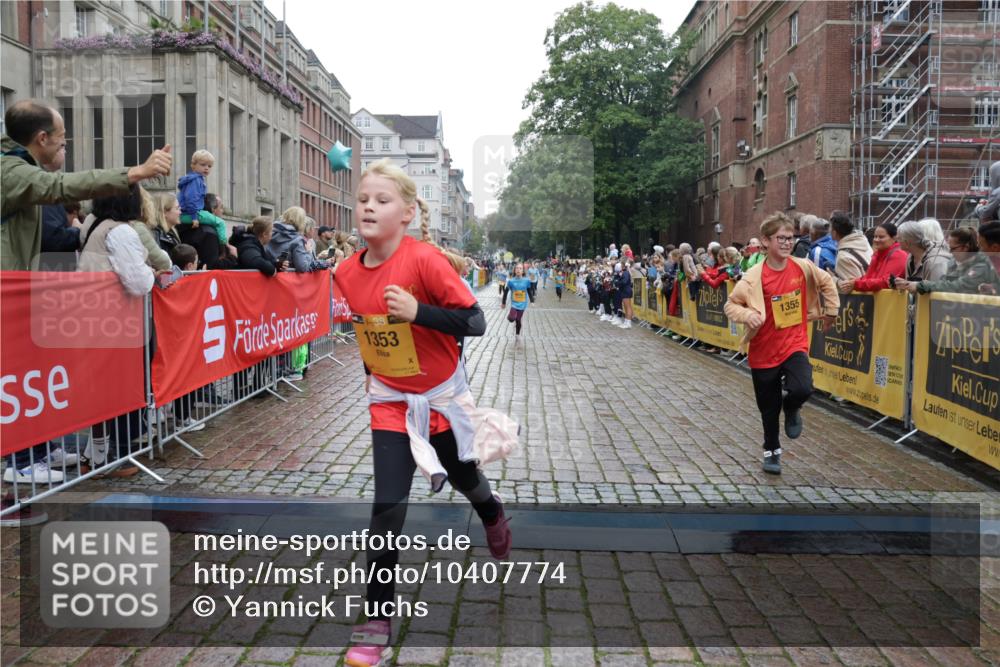 13.09.2026 - Kiel Lauf Yannick Fuchs http://msf.ph/oto/10407774 13.09.2026 09:01:29 Ziel 300, 1794, 3578, 4784, 6257, 7613, 8614, 8691, 11562, 11901, 12296, 12436, 1662, 2553, 6561, 7982, 9503, 12506, 1353, 1355, 1959, 2321, 2568, 3362, 4415, 6315, 7210, 9285, 9287, 9615, 11772, 12626, 3135, 3611, 6561, 7487, 7991, 10636, 11425 meine-sportfotos.de