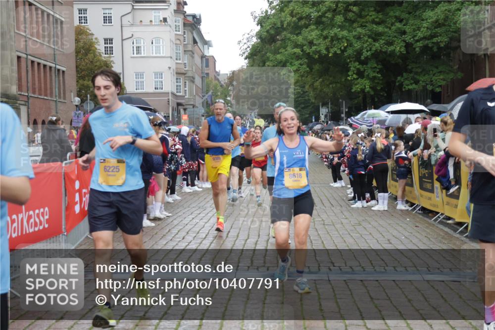 13.09.2026 - Kiel Lauf Yannick Fuchs http://msf.ph/oto/10407791 13.09.2026 10:35:15 Ziel 400, 1640, 1784, 2390, 2687, 3400, 4022, 4449, 4951, 5386, 6578, 6603, 7971, 8164, 8266, 8750, 9220, 9261, 9264, 10065, 10475, 10676, 11368, 11568, 11758, 12095, 1307, 1667, 2268, 2432, 2449, 3400, 3470, 3547, 3603, 4028, 4449, 5218, 5247, 5576, 6225, 7006, 7273, 7672, 7960, 8195, 8746, 9276, 9389, 9541, 9853, 9988, 10361, 11163, 1993, 5151, 5293, 5817, 6381, 6849, 7280, 7710, 8436, 8973, 9143, 10017, 10483, 11181, 11363, 12774, 1667, 2044, 3180, 3864, 4608, 6225, 6941 meine-sportfotos.de
