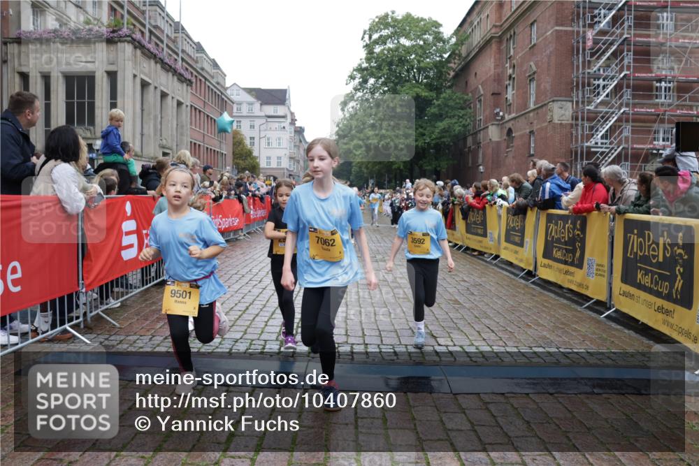 13.09.2026 - Kiel Lauf Yannick Fuchs http://msf.ph/oto/10407860 13.09.2026 09:01:39 Ziel 1959, 2321, 2568, 3362, 4415, 6315, 7210, 9287, 11772, 12296, 12626, 300, 1662, 1794, 2553, 3578, 4784, 6257, 7613, 7982, 8614, 8691, 11562, 11901, 12436, 1353, 1355, 2916, 3592, 7062, 9285, 9501, 9615, 11119, 12321, 12539, 9503, 12506 meine-sportfotos.de