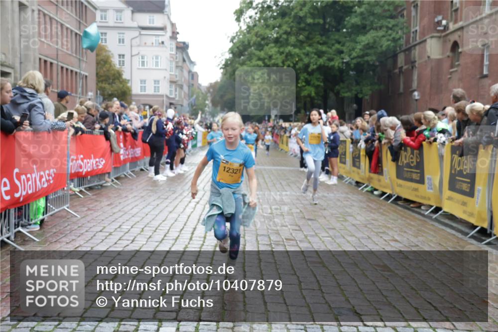 13.09.2026 - Kiel Lauf Yannick Fuchs http://msf.ph/oto/10407879 13.09.2026 09:01:42 Ziel 1353, 1355, 1959, 2321, 2568, 3362, 4415, 6315, 7210, 9285, 9287, 11772, 12296, 12626, 300, 1662, 1794, 2553, 3578, 4784, 6257, 7613, 7982, 8614, 8691, 11562, 11901, 12296, 12436, 2916, 3592, 5577, 7062, 9501, 9615, 11119, 11578, 12321, 12539, 7982, 9503, 12506 meine-sportfotos.de