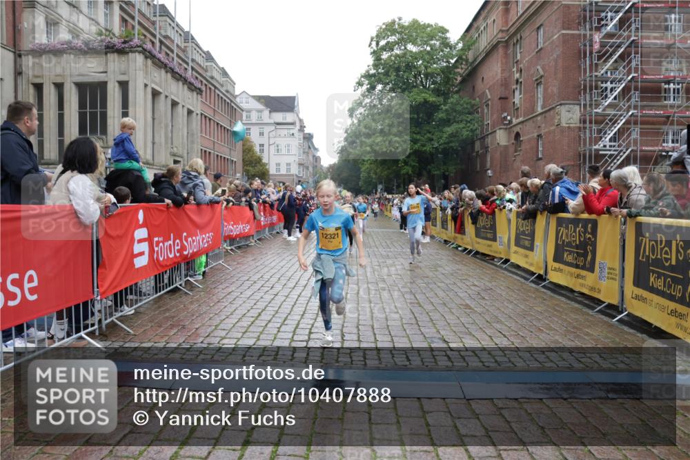 13.09.2026 - Kiel Lauf Yannick Fuchs http://msf.ph/oto/10407888 13.09.2026 09:01:42 Ziel 1353, 1355, 1959, 2321, 2568, 3362, 4415, 6315, 7210, 9285, 9287, 11772, 12296, 12626, 300, 1662, 1794, 2553, 3578, 4784, 6257, 7613, 7982, 8614, 8691, 11562, 11901, 12296, 12436, 2916, 3592, 5577, 7062, 9501, 9615, 11119, 11578, 12321, 12539, 7982, 9503, 12506 meine-sportfotos.de