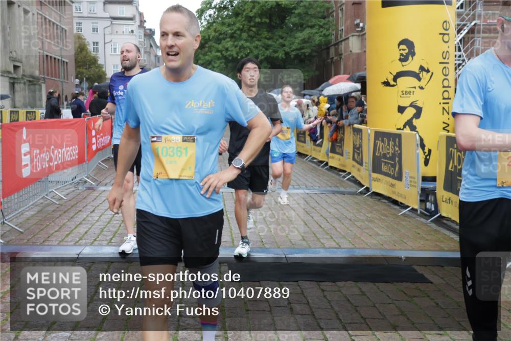 13.09.2026 - Kiel Lauf Yannick Fuchs http://msf.ph/oto/10407889 13.09.2026 10:35:37 Ziel 100, 215, 1376, 1993, 2248, 3124, 3790, 4538, 5151, 5698, 5817, 6849, 7215, 7280, 8002, 8079, 8415, 8432, 8436, 8660, 8973, 10017, 10483, 11181, 11363, 12766, 12774, 400, 1640, 1784, 2390, 2687, 3400, 4022, 4028, 4449, 4951, 5247, 5293, 5386, 6381, 6578, 6603, 6849, 7710, 7971, 8164, 8266, 8436, 8750, 9143, 9220, 9261, 9264, 9541, 9853, 10065, 10475, 10676, 11368, 11568, 11758, 12095, 343, 2116, 2494, 3811, 6085, 6645, 7619, 7721, 8393, 8557, 8747, 10701, 10835, 10998 meine-sportfotos.de
