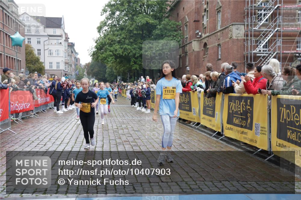 13.09.2026 - Kiel Lauf Yannick Fuchs http://msf.ph/oto/10407903 13.09.2026 09:01:44 Ziel 1353, 1355, 1959, 2321, 2568, 3362, 4415, 6315, 7210, 9285, 9287, 9615, 11772, 12626, 300, 1662, 1794, 2553, 3578, 4784, 6257, 7613, 7982, 8614, 8691, 11562, 11901, 12296, 12436, 911, 2916, 3592, 5577, 7062, 9501, 11119, 11578, 12211, 12321, 12539, 1662, 7982 meine-sportfotos.de