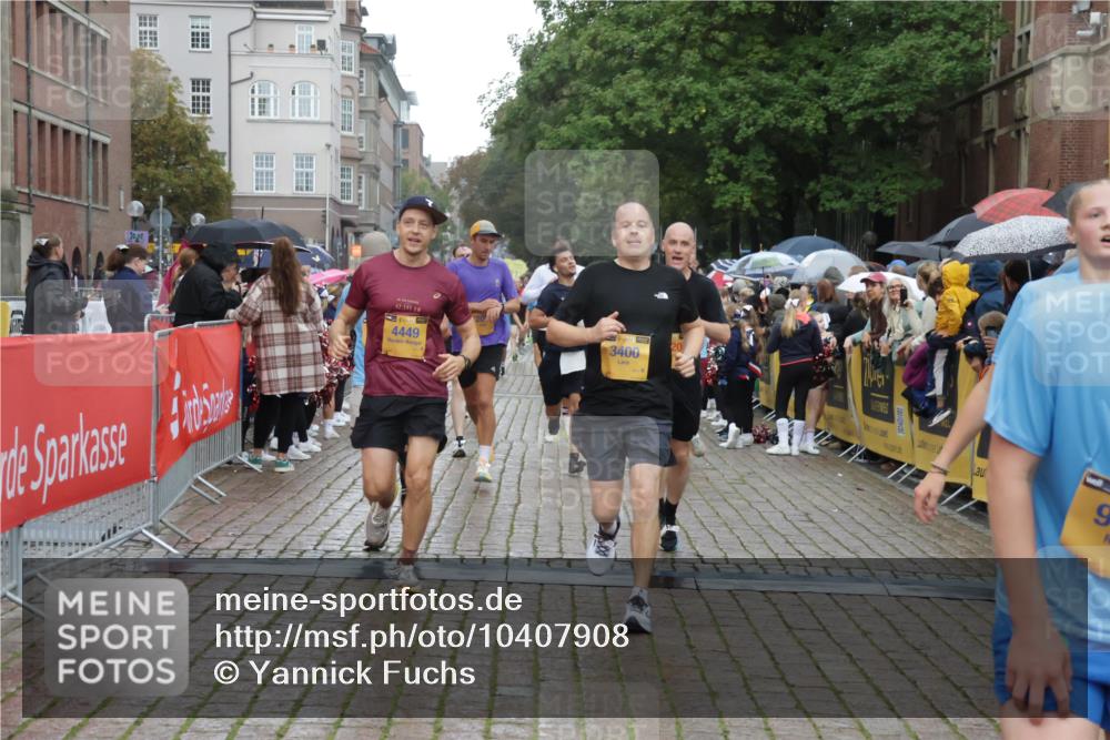 13.09.2026 - Kiel Lauf Yannick Fuchs http://msf.ph/oto/10407908 13.09.2026 10:35:40 Ziel 100, 215, 1376, 1993, 2116, 2248, 3124, 3790, 4538, 5151, 5698, 6085, 6645, 7215, 7280, 8002, 8079, 8415, 8432, 8660, 8973, 10017, 10483, 10701, 11181, 11363, 12766, 400, 1640, 1784, 2390, 2687, 3400, 4022, 4449, 4951, 5293, 5386, 5817, 6381, 6578, 6603, 6849, 7710, 7971, 8164, 8266, 8436, 8750, 9143, 9220, 9261, 9264, 10017, 10065, 10475, 10676, 11368, 11568, 11758, 12095, 12774, 343, 2494, 3811, 6634, 6957, 7619, 7721, 8393, 8557, 8747, 10835, 10998, 1640 meine-sportfotos.de