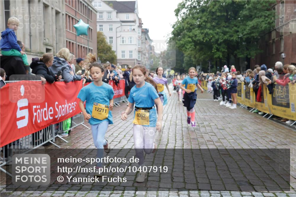 13.09.2026 - Kiel Lauf Yannick Fuchs http://msf.ph/oto/10407919 13.09.2026 09:01:46 Ziel 1353, 1355, 1959, 2321, 2568, 4415, 6315, 7210, 9285, 9287, 9615, 11772, 12626, 300, 1662, 1794, 2553, 3362, 3578, 4784, 6257, 7613, 8614, 8691, 11562, 11901, 12296, 12436, 911, 2916, 3592, 5577, 6062, 6562, 7062, 9501, 11119, 11578, 12211, 12321, 12539, 1662, 7982 meine-sportfotos.de