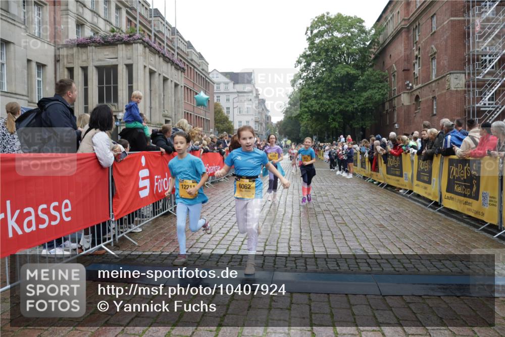13.09.2026 - Kiel Lauf Yannick Fuchs http://msf.ph/oto/10407924 13.09.2026 09:01:47 Ziel 1353, 1355, 1959, 2321, 2568, 4415, 6315, 7210, 9285, 9287, 9615, 11772, 12626, 300, 1662, 1794, 2553, 3362, 3578, 4415, 4784, 6257, 7210, 7613, 8614, 8691, 11562, 11901, 12296, 12436, 12626, 911, 2916, 3592, 5577, 6062, 6562, 7062, 9501, 11119, 11578, 12211, 12321, 12539, 1662, 7982 meine-sportfotos.de