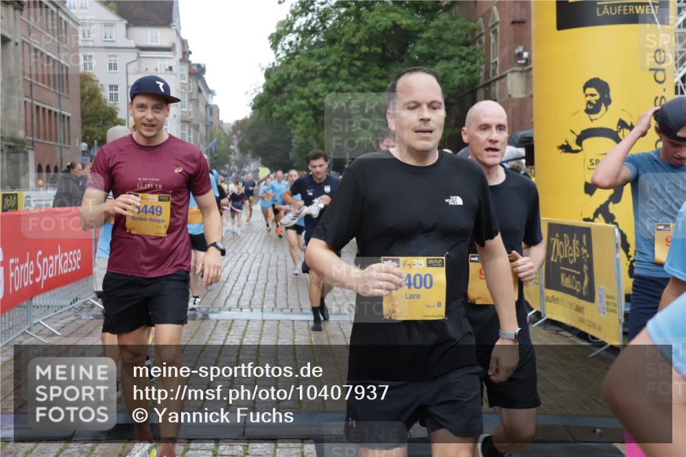 13.09.2026 - Kiel Lauf Yannick Fuchs http://msf.ph/oto/10407937 13.09.2026 10:35:42 Ziel 100, 215, 1376, 1993, 2116, 2248, 3124, 3790, 4538, 5151, 5698, 6085, 6645, 7215, 7280, 8002, 8079, 8415, 8432, 8660, 8973, 10483, 10701, 11181, 11363, 11567, 400, 1784, 2390, 2687, 4022, 4951, 5293, 5386, 5817, 6381, 6578, 6603, 6849, 7710, 7971, 8164, 8266, 8436, 8750, 8973, 9143, 9261, 9264, 10017, 10065, 10475, 11368, 11568, 11758, 12095, 12766, 12774, 343, 1321, 2494, 3634, 3811, 4889, 6634, 6957, 7619, 7721, 8393, 8557, 8747, 10835, 10998, 12286, 1640, 4022 meine-sportfotos.de