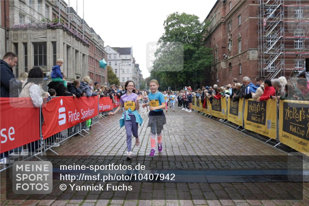 13.09.2026 - Kiel Lauf Yannick Fuchs http://msf.ph/oto/10407942 13.09.2026 09:01:48 Ziel 1353, 1355, 1959, 2321, 2568, 6315, 9285, 9287, 9615, 11772, 300, 1794, 2553, 3362, 3578, 4415, 4784, 6257, 7210, 7613, 8614, 8691, 11562, 11772, 11901, 12296, 12436, 12626, 911, 2916, 3592, 5577, 6062, 6562, 7062, 9501, 10336, 11119, 11578, 12211, 12321, 12539, 1662, 7982 meine-sportfotos.de