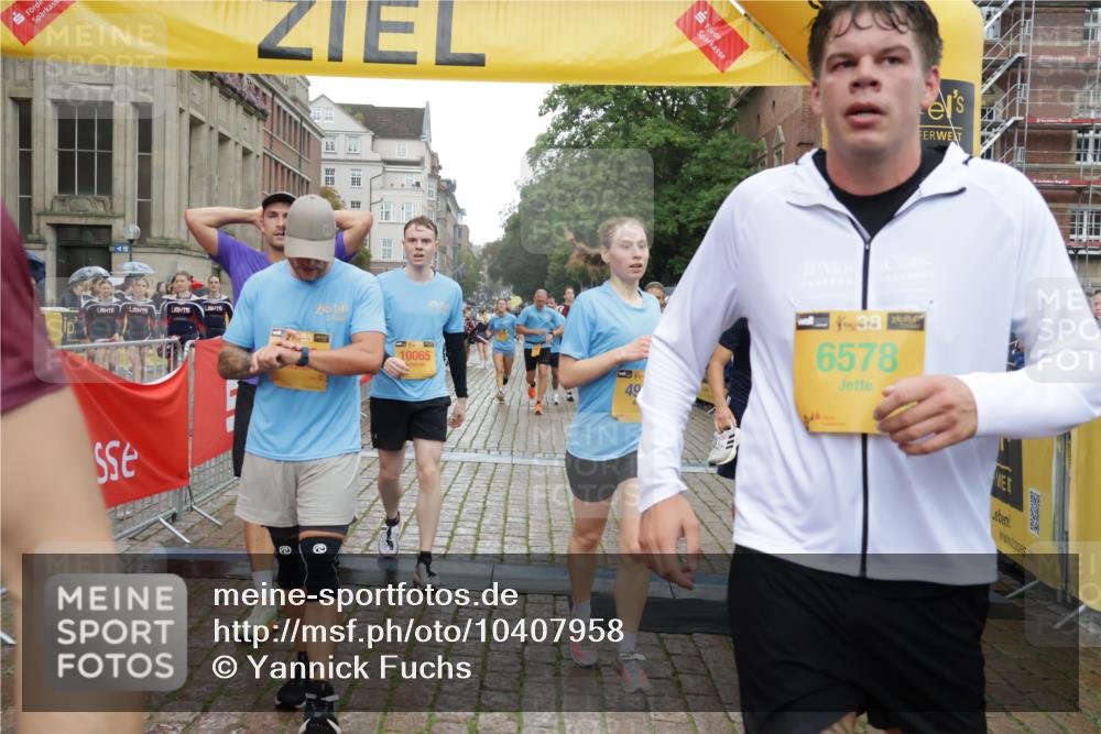 13.09.2026 - Kiel Lauf Yannick Fuchs http://msf.ph/oto/10407958 13.09.2026 10:35:46 Ziel 100, 215, 1376, 2116, 2248, 3124, 3790, 4538, 5698, 6085, 6645, 7215, 7721, 8002, 8079, 8415, 8432, 8660, 8747, 10701, 10835, 11567, 11903, 400, 1784, 1993, 2390, 2687, 5151, 5293, 5698, 5817, 6381, 6849, 7280, 7710, 7971, 8164, 8436, 8750, 8973, 9143, 9261, 9264, 10017, 10475, 10483, 11181, 11363, 11568, 11758, 12766, 12774, 343, 867, 1321, 2494, 2541, 3634, 3811, 4889, 5947, 6634, 6957, 7619, 8393, 8557, 10998, 11662, 12286, 1640, 4022, 9261 meine-sportfotos.de