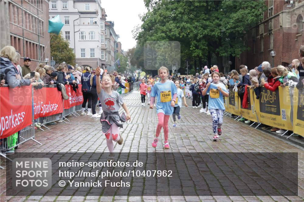 13.09.2026 - Kiel Lauf Yannick Fuchs http://msf.ph/oto/10407962 13.09.2026 09:01:51 Ziel 1353, 1355, 1959, 2321, 2568, 3592, 7062, 9285, 9615, 11119, 12539, 300, 1794, 2321, 2553, 3362, 3578, 4415, 4784, 6257, 6315, 7210, 7613, 8614, 8691, 9287, 11562, 11772, 11901, 12296, 12436, 12626, 911, 2916, 5271, 5577, 6062, 6562, 9501, 10324, 10336, 11578, 12211, 12321, 12446, 1662, 2553, 7982 meine-sportfotos.de