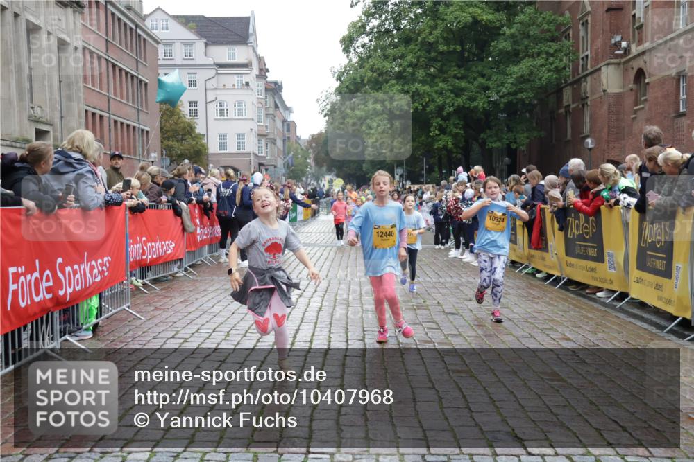13.09.2026 - Kiel Lauf Yannick Fuchs http://msf.ph/oto/10407968 13.09.2026 09:01:51 Ziel 1353, 1355, 1959, 2321, 2568, 3592, 7062, 9285, 9615, 11119, 12539, 300, 1794, 2321, 2553, 3362, 3578, 4415, 4784, 6257, 6315, 7210, 7613, 8614, 8691, 9287, 11562, 11772, 11901, 12296, 12436, 12626, 911, 2916, 5271, 5577, 6062, 6562, 9501, 10324, 10336, 11578, 12211, 12321, 12446, 1662, 2553, 7982 meine-sportfotos.de