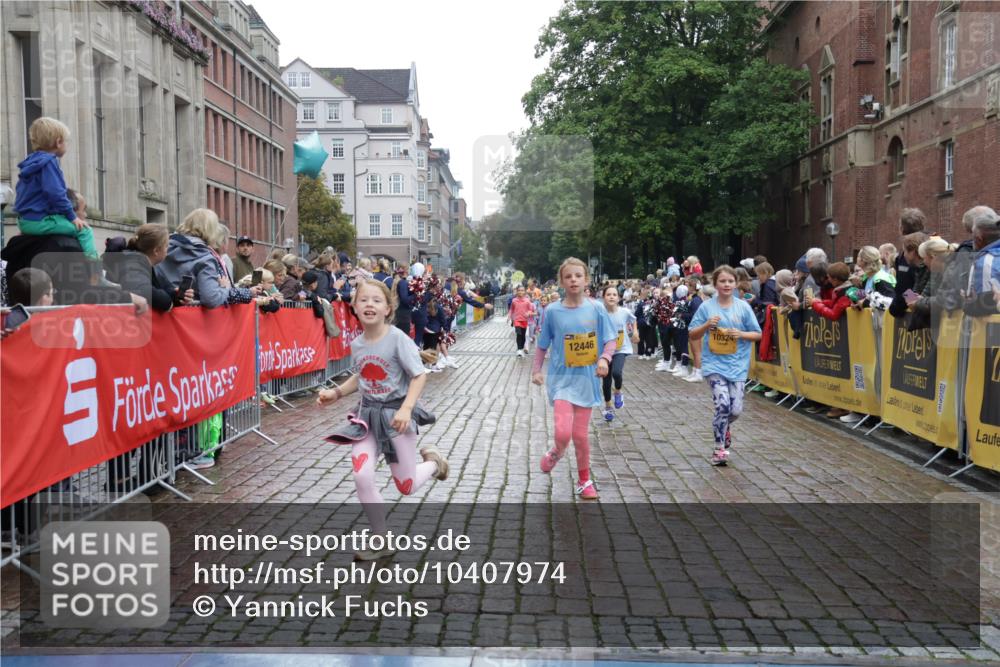 13.09.2026 - Kiel Lauf Yannick Fuchs http://msf.ph/oto/10407974 13.09.2026 09:01:51 Ziel 1353, 1355, 1959, 2321, 2568, 3592, 7062, 9285, 9615, 11119, 12539, 300, 1794, 2321, 2553, 3362, 3578, 4415, 4784, 6257, 6315, 7210, 7613, 8614, 8691, 9287, 11562, 11772, 11901, 12296, 12436, 12626, 911, 2916, 5271, 5577, 6062, 6562, 9501, 10324, 10336, 11578, 12211, 12321, 12446, 1662, 2553, 7982 meine-sportfotos.de