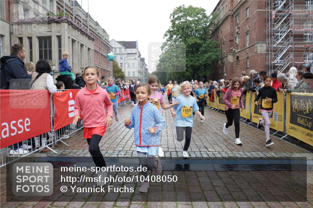 13.09.2026 - Kiel Lauf Yannick Fuchs http://msf.ph/oto/10408050 13.09.2026 09:01:59 Ziel 911, 2916, 3592, 5577, 7062, 9501, 11119, 11578, 12211, 12321, 12539, 1353, 1355, 1959, 2321, 2568, 3362, 3578, 4415, 4784, 6257, 6315, 7210, 9285, 9287, 9615, 11772, 12296, 12626, 1992, 2635, 3250, 3405, 3406, 5271, 5482, 6062, 6251, 6485, 6562, 6672, 8183, 10288, 10324, 10336, 11571, 12446, 300, 1794, 2553, 3578, 4784, 6257, 7613, 8614, 8691, 11562, 11901, 12436 meine-sportfotos.de