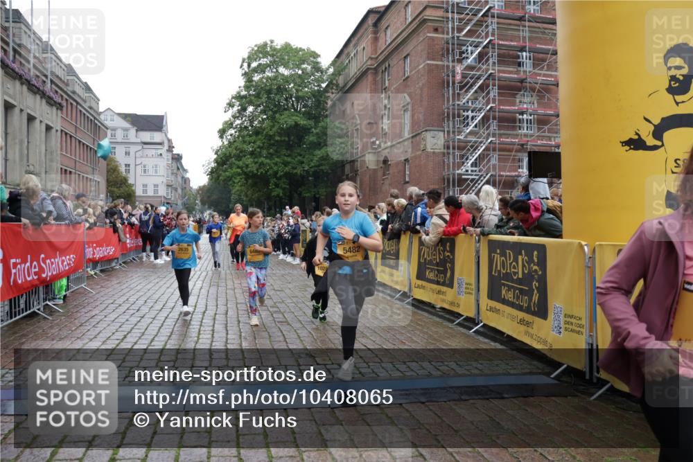13.09.2026 - Kiel Lauf Yannick Fuchs http://msf.ph/oto/10408065 13.09.2026 09:02:01 Ziel 911, 2916, 3592, 5577, 6062, 6562, 7062, 9501, 11119, 11578, 12211, 12321, 12539, 1353, 1355, 1959, 2321, 2568, 3362, 3578, 4415, 4784, 6257, 6315, 7210, 9285, 9287, 9615, 11772, 12296, 12626, 1992, 2635, 3250, 3405, 3406, 5271, 5482, 6251, 6485, 6672, 8183, 8419, 10288, 10324, 10336, 11571, 12446, 300, 1794, 3578, 4784, 6257, 7613, 8614, 8691, 11562, 11901, 12436 meine-sportfotos.de