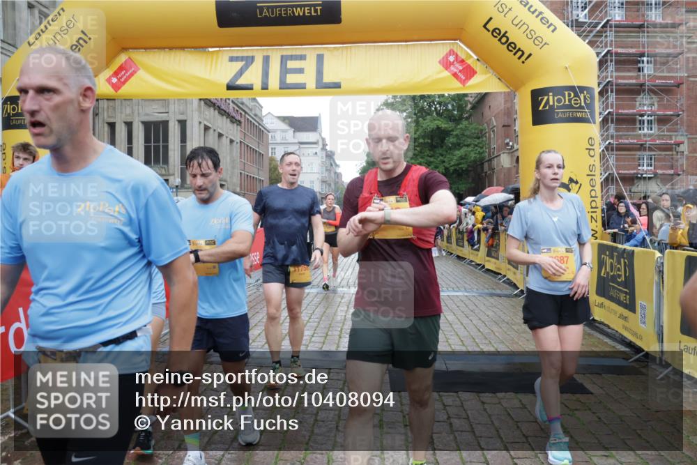 13.09.2026 - Kiel Lauf Yannick Fuchs http://msf.ph/oto/10408094 13.09.2026 10:35:53 Ziel 343, 2116, 2494, 3811, 6085, 6645, 7619, 7721, 8393, 8557, 8747, 10701, 10835, 10998, 11567, 11903, 100, 215, 400, 1376, 1784, 1993, 2248, 3124, 3790, 4538, 5151, 5293, 5698, 5817, 6381, 6645, 6849, 7215, 7280, 7710, 7971, 8002, 8079, 8415, 8432, 8436, 8660, 8973, 9143, 10017, 10483, 11181, 11363, 11568, 12766, 12774, 867, 1003, 1321, 2541, 3634, 4889, 4971, 5947, 6634, 6957, 8224, 8579, 10045, 10860, 11662, 12286, 400, 1784, 2390, 2687, 7971, 9261 meine-sportfotos.de