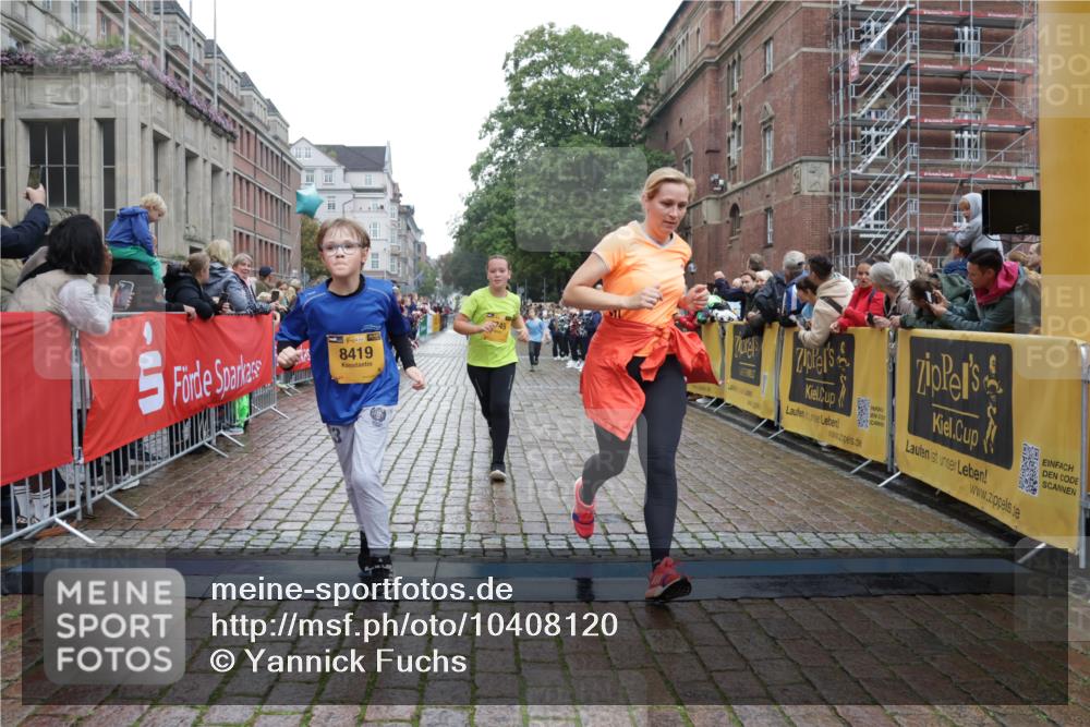 13.09.2026 - Kiel Lauf Yannick Fuchs http://msf.ph/oto/10408120 13.09.2026 09:02:05 Ziel 911, 2916, 3592, 5271, 5577, 6062, 6562, 7062, 9501, 10324, 10336, 11578, 12211, 12321, 12446, 12539, 1353, 1355, 1959, 2321, 2568, 3362, 4415, 6315, 7062, 7210, 9285, 9287, 9615, 11119, 11772, 12296, 12626, 1992, 2635, 3250, 3405, 3406, 4337, 5482, 6251, 6485, 6672, 6749, 8183, 8419, 10288, 11571, 3578, 4784, 6257, 11562, 11901, 12296, 12436 meine-sportfotos.de