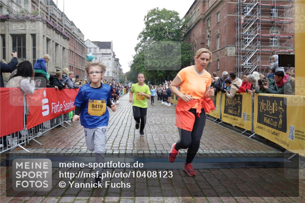 13.09.2026 - Kiel Lauf Yannick Fuchs http://msf.ph/oto/10408123 13.09.2026 09:02:05 Ziel 911, 2916, 3592, 5271, 5577, 6062, 6562, 7062, 9501, 10324, 10336, 11578, 12211, 12321, 12446, 12539, 1353, 1355, 1959, 2321, 2568, 3362, 4415, 6315, 7062, 7210, 9285, 9287, 9615, 11119, 11772, 12296, 12626, 1992, 2635, 3250, 3405, 3406, 4337, 5482, 6251, 6485, 6672, 6749, 8183, 8419, 10288, 11571, 3578, 4784, 6257, 11562, 11901, 12296, 12436 meine-sportfotos.de