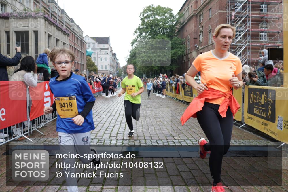 13.09.2026 - Kiel Lauf Yannick Fuchs http://msf.ph/oto/10408132 13.09.2026 09:02:05 Ziel 911, 2916, 3592, 5271, 5577, 6062, 6562, 7062, 9501, 10324, 10336, 11578, 12211, 12321, 12446, 12539, 1353, 1355, 1959, 2321, 2568, 3362, 4415, 6315, 7062, 7210, 9285, 9287, 9615, 11119, 11772, 12296, 12626, 1992, 2635, 3250, 3405, 3406, 4337, 5482, 6251, 6485, 6672, 6749, 8183, 8419, 10288, 11571, 3578, 4784, 6257, 11562, 11901, 12296, 12436 meine-sportfotos.de