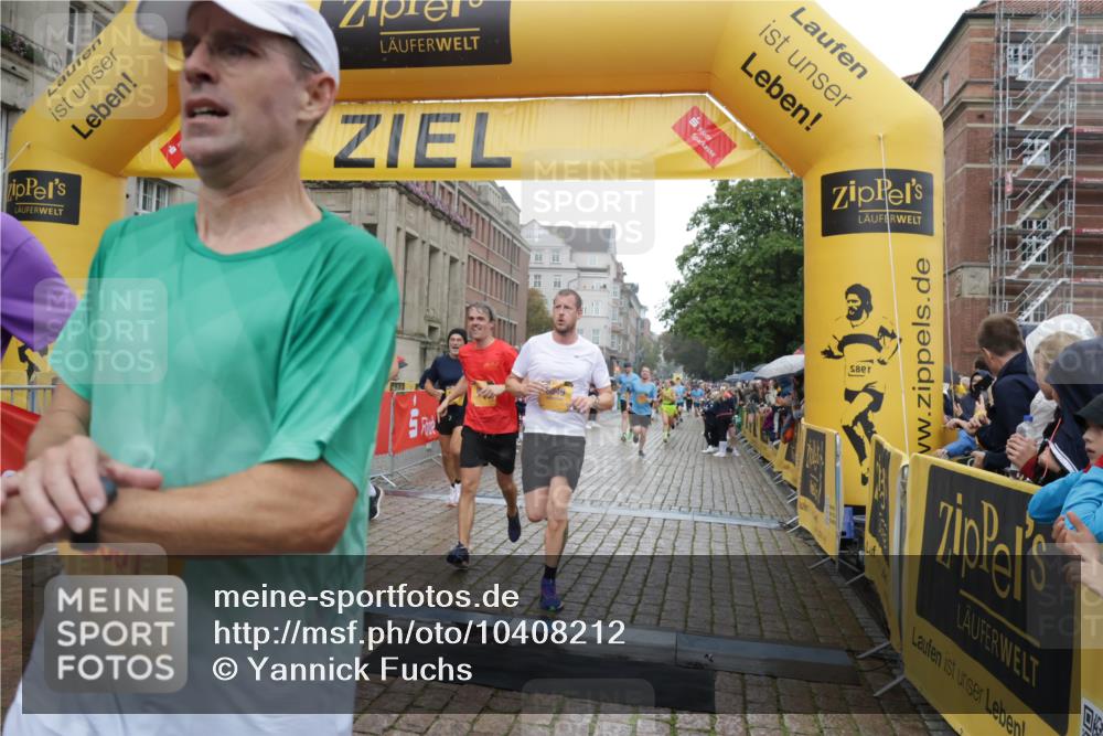 13.09.2026 - Kiel Lauf Yannick Fuchs http://msf.ph/oto/10408212 13.09.2026 10:36:03 Ziel 343, 867, 1321, 2541, 3634, 3811, 4889, 5947, 6634, 6957, 7619, 8393, 8557, 10860, 10998, 11662, 12286, 100, 215, 343, 1376, 1993, 2116, 2248, 2494, 3124, 3790, 4538, 5151, 5698, 5817, 6085, 6645, 7215, 7280, 7721, 8002, 8079, 8415, 8432, 8660, 8747, 8973, 10017, 10483, 10701, 10835, 11181, 11363, 11567, 11903, 12766, 12774, 1003, 1477, 1653, 2286, 4078, 4172, 4971, 7158, 7920, 8224, 8554, 8579, 8743, 9201, 10045, 10075, 10852, 11145, 12022, 5293 meine-sportfotos.de