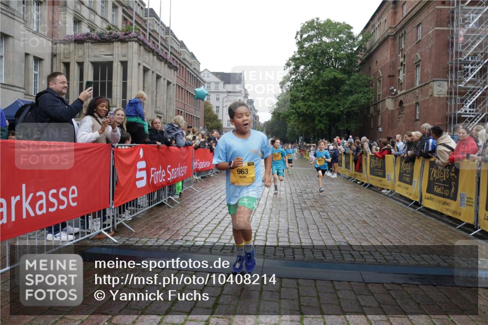 13.09.2026 - Kiel Lauf Yannick Fuchs http://msf.ph/oto/10408214 13.09.2026 09:02:17 Ziel 1992, 2635, 3250, 3405, 3406, 5271, 5482, 6251, 6485, 6672, 6749, 8183, 8419, 10288, 10324, 10336, 11571, 12446, 911, 1353, 1355, 1959, 2568, 2916, 3592, 5577, 6062, 6562, 7062, 9285, 9501, 9615, 11119, 11578, 12211, 12321, 12539, 963, 4337, 5618, 6853, 7853, 9119, 9212, 1353, 1355, 1959, 2321, 2568, 3362, 4415, 6315, 7210, 9287, 11772, 12626 meine-sportfotos.de