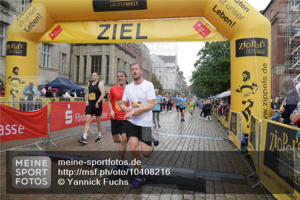 13.09.2026 - Kiel Lauf Yannick Fuchs http://msf.ph/oto/10408216 13.09.2026 10:36:03 Ziel 343, 867, 1321, 2541, 3634, 3811, 4889, 5947, 6634, 6957, 7619, 8393, 8557, 10860, 10998, 11662, 12286, 100, 215, 343, 1376, 1993, 2116, 2248, 2494, 3124, 3790, 4538, 5151, 5698, 5817, 6085, 6645, 7215, 7280, 7721, 8002, 8079, 8415, 8432, 8660, 8747, 8973, 10017, 10483, 10701, 10835, 11181, 11363, 11567, 11903, 12766, 12774, 1003, 1477, 1653, 2286, 4078, 4172, 4971, 7158, 7920, 8224, 8554, 8579, 8743, 9201, 10045, 10075, 10852, 11145, 12022, 5293 meine-sportfotos.de