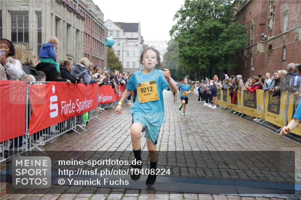 13.09.2026 - Kiel Lauf Yannick Fuchs http://msf.ph/oto/10408224 13.09.2026 09:02:18 Ziel 1992, 2635, 3250, 3405, 3406, 5271, 5482, 6251, 6485, 6672, 6749, 8183, 8419, 10288, 10324, 10336, 11571, 12446, 911, 1353, 1355, 1959, 2916, 3592, 5577, 6062, 6562, 7062, 9285, 9501, 9615, 10336, 11119, 11578, 12211, 12321, 12539, 963, 4337, 5618, 6853, 7853, 9119, 9212, 12270, 1353, 1355, 1959, 2321, 2568, 4415, 6315, 7210, 9285, 9287, 11772, 12626 meine-sportfotos.de