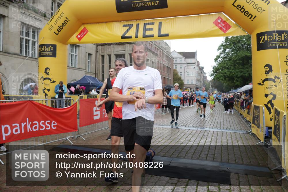 13.09.2026 - Kiel Lauf Yannick Fuchs http://msf.ph/oto/10408226 13.09.2026 10:36:03 Ziel 343, 867, 1321, 2541, 3634, 3811, 4889, 5947, 6634, 6957, 7619, 8393, 8557, 10860, 10998, 11662, 12286, 100, 215, 343, 1376, 1993, 2116, 2248, 2494, 3124, 3790, 4538, 5151, 5698, 5817, 6085, 6645, 7215, 7280, 7721, 8002, 8079, 8415, 8432, 8660, 8747, 8973, 10017, 10483, 10701, 10835, 11181, 11363, 11567, 11903, 12766, 12774, 1003, 1477, 1653, 2286, 4078, 4172, 4971, 7158, 7920, 8224, 8554, 8579, 8743, 9201, 10045, 10075, 10852, 11145, 12022, 5293 meine-sportfotos.de