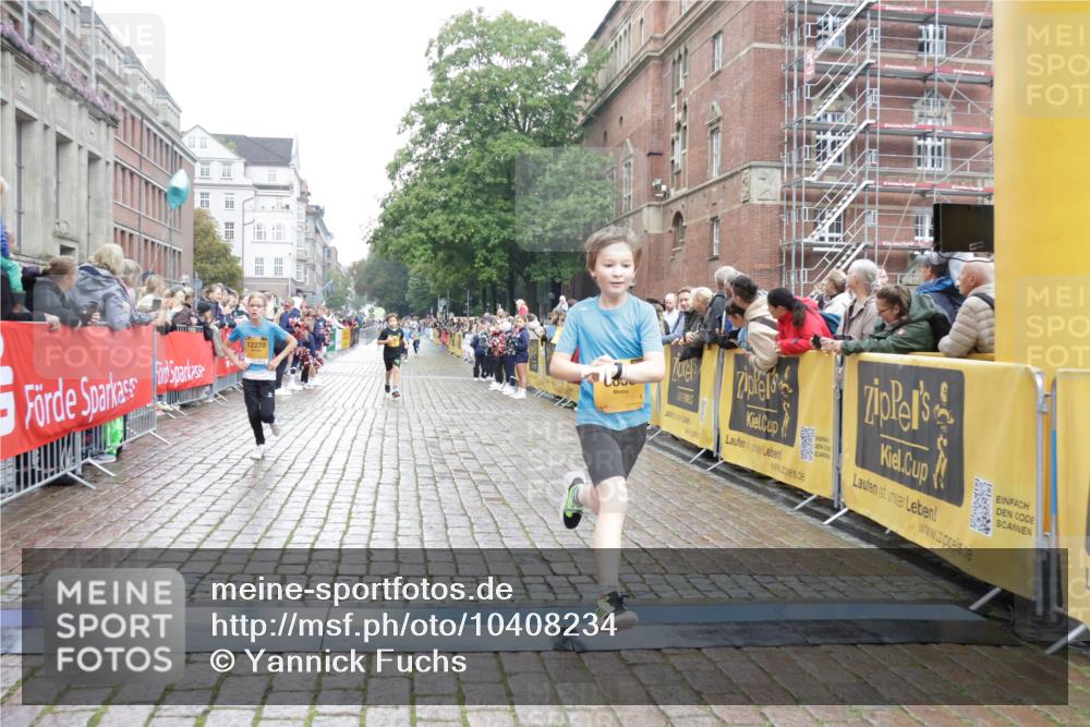 13.09.2026 - Kiel Lauf Yannick Fuchs http://msf.ph/oto/10408234 13.09.2026 09:02:20 Ziel 1992, 2635, 3250, 3405, 3406, 4337, 5271, 5482, 6251, 6485, 6672, 6749, 8183, 8419, 10288, 11571, 911, 1353, 1355, 2916, 3592, 5271, 5577, 6062, 6562, 7062, 9285, 9501, 9615, 10324, 10336, 11119, 11578, 12211, 12321, 12446, 12539, 963, 5618, 6853, 7853, 9119, 9212, 12270, 1353, 1355, 1959, 2321, 2568, 6315, 9285, 9287, 9615, 11772 meine-sportfotos.de