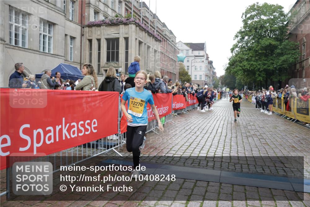 13.09.2026 - Kiel Lauf Yannick Fuchs http://msf.ph/oto/10408248 13.09.2026 09:02:22 Ziel 1992, 2635, 3250, 3405, 3406, 4337, 5482, 6251, 6485, 6672, 6749, 7853, 8183, 8419, 10288, 11571, 911, 2916, 3592, 5271, 5577, 6062, 6562, 7062, 9501, 9615, 10324, 10336, 11119, 11578, 12211, 12321, 12446, 12539, 963, 5618, 5983, 6853, 9119, 9212, 12270, 1353, 1355, 1959, 2321, 2568, 9285, 9287, 9615 meine-sportfotos.de