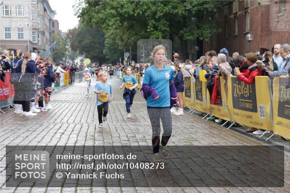 13.09.2026 - Kiel Lauf Yannick Fuchs http://msf.ph/oto/10408273 13.09.2026 09:02:30 Ziel 963, 4337, 5618, 6749, 7853, 8419, 9119, 9212, 911, 1992, 2635, 2916, 3250, 3405, 3406, 3592, 5271, 5482, 5577, 6062, 6251, 6485, 6562, 6672, 7062, 8183, 9501, 10288, 10324, 10336, 11571, 11578, 12211, 12321, 12446, 12539, 1870, 5983, 6853, 12052, 12270, 2916, 3592, 7062, 9501, 9615, 11119, 12539 meine-sportfotos.de