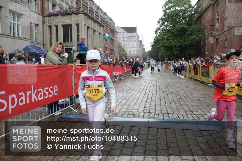 13.09.2026 - Kiel Lauf Yannick Fuchs http://msf.ph/oto/10408315 13.09.2026 09:02:40 Ziel 963, 5618, 5983, 6853, 9119, 9212, 12270, 1992, 2635, 3250, 3405, 3406, 4337, 5271, 5482, 6062, 6251, 6485, 6562, 6672, 6749, 7853, 8183, 8419, 10288, 10324, 10336, 11571, 12446, 1175, 1830, 1870, 2739, 12052, 911, 2916, 5577, 6062, 6562, 10336, 11578, 12211, 12321 meine-sportfotos.de