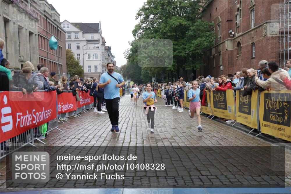 13.09.2026 - Kiel Lauf Yannick Fuchs http://msf.ph/oto/10408328 13.09.2026 09:02:46 Ziel 1830, 1870, 5983, 6853, 12052, 12270, 963, 1992, 2635, 3250, 3405, 3406, 4337, 5482, 5618, 6251, 6485, 6672, 6749, 6853, 7853, 8183, 8419, 9119, 9212, 10288, 11571, 1175, 2178, 2739, 911, 5271, 6062, 6562, 10324, 10336, 12446 meine-sportfotos.de
