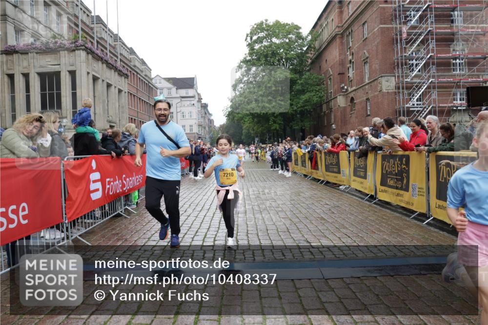 13.09.2026 - Kiel Lauf Yannick Fuchs http://msf.ph/oto/10408337 13.09.2026 09:02:48 Ziel 1830, 1870, 5983, 12052, 12270, 963, 1992, 2635, 3250, 3405, 3406, 4337, 5482, 5618, 6251, 6485, 6672, 6749, 6853, 7853, 8183, 8419, 9119, 9212, 10288, 11571, 12270, 1175, 2178, 2739, 1992, 3250, 3405, 5271, 6251, 6672, 8183, 10324, 10336, 11571, 12446 meine-sportfotos.de