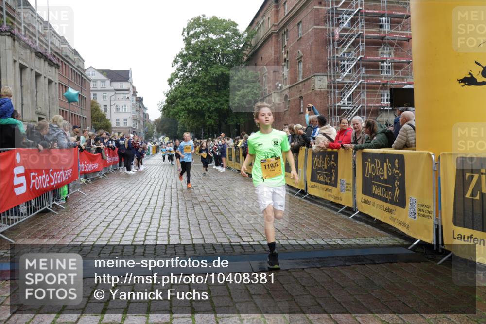 13.09.2026 - Kiel Lauf Yannick Fuchs http://msf.ph/oto/10408381 13.09.2026 09:02:56 Ziel 1175, 1830, 1870, 2739, 12052, 963, 4337, 5618, 5983, 6749, 6853, 7853, 8419, 9119, 9212, 12270, 2178, 2372, 8013, 11932, 1992, 2635, 3250, 3405, 3406, 5482, 6251, 6485, 6672, 6749, 8183, 8419, 10288, 11571 meine-sportfotos.de