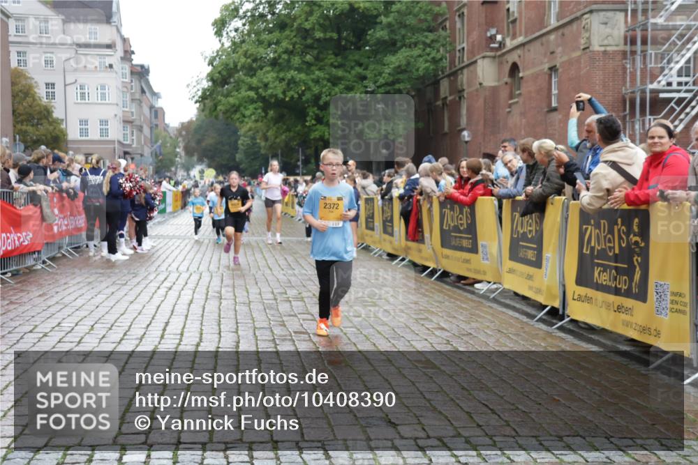 13.09.2026 - Kiel Lauf Yannick Fuchs http://msf.ph/oto/10408390 13.09.2026 09:02:57 Ziel 1175, 1830, 1870, 2739, 12052, 963, 4337, 5618, 5983, 6749, 6853, 7853, 9119, 9212, 12270, 2178, 2372, 7020, 8013, 8924, 11932, 1992, 2635, 3250, 3405, 3406, 4337, 5482, 6251, 6485, 6672, 6749, 8183, 8419, 10288, 11571 meine-sportfotos.de