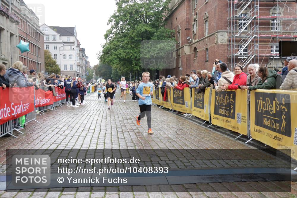 13.09.2026 - Kiel Lauf Yannick Fuchs http://msf.ph/oto/10408393 13.09.2026 09:02:57 Ziel 1175, 1830, 1870, 2739, 12052, 963, 4337, 5618, 5983, 6749, 6853, 7853, 9119, 9212, 12270, 2178, 2372, 7020, 8013, 8924, 11932, 1992, 2635, 3250, 3405, 3406, 4337, 5482, 6251, 6485, 6672, 6749, 8183, 8419, 10288, 11571 meine-sportfotos.de