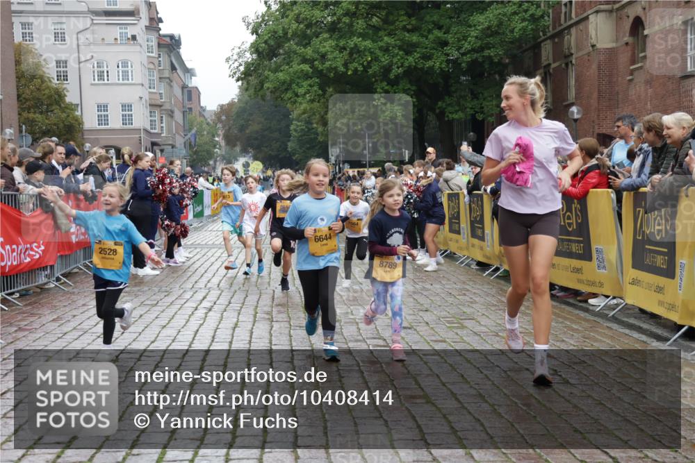 13.09.2026 - Kiel Lauf Yannick Fuchs http://msf.ph/oto/10408414 13.09.2026 09:03:03 Ziel 1175, 2178, 2739, 963, 1830, 1870, 5618, 5983, 6853, 9119, 9212, 12052, 12270, 2372, 2528, 5854, 6644, 7020, 7564, 8013, 8616, 8789, 8924, 11932, 4337, 6749, 7853, 8419, 9119 meine-sportfotos.de