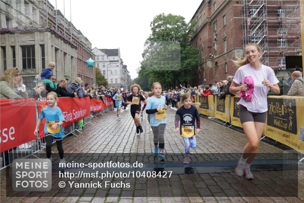 13.09.2026 - Kiel Lauf Yannick Fuchs http://msf.ph/oto/10408427 13.09.2026 09:03:04 Ziel 1175, 2178, 2739, 963, 1830, 1870, 5618, 5983, 6853, 9119, 9212, 12052, 12270, 2372, 2528, 5854, 6644, 7020, 7564, 8013, 8616, 8789, 8924, 11932, 4337, 6749, 7853, 9119 meine-sportfotos.de
