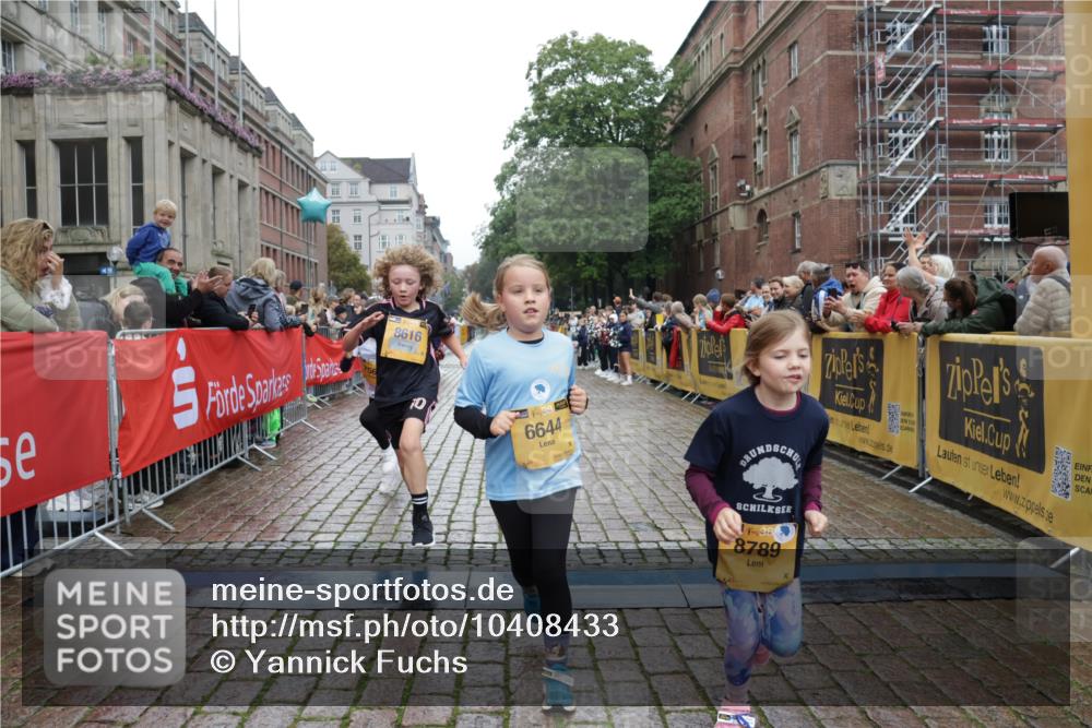 13.09.2026 - Kiel Lauf Yannick Fuchs http://msf.ph/oto/10408433 13.09.2026 09:03:05 Ziel 1175, 2178, 2739, 963, 1830, 1870, 5618, 5983, 6853, 9119, 9212, 12052, 12270, 2372, 2528, 5854, 6644, 7020, 7564, 8013, 8613, 8616, 8789, 8924, 11932, 963, 4337, 7853, 9119 meine-sportfotos.de