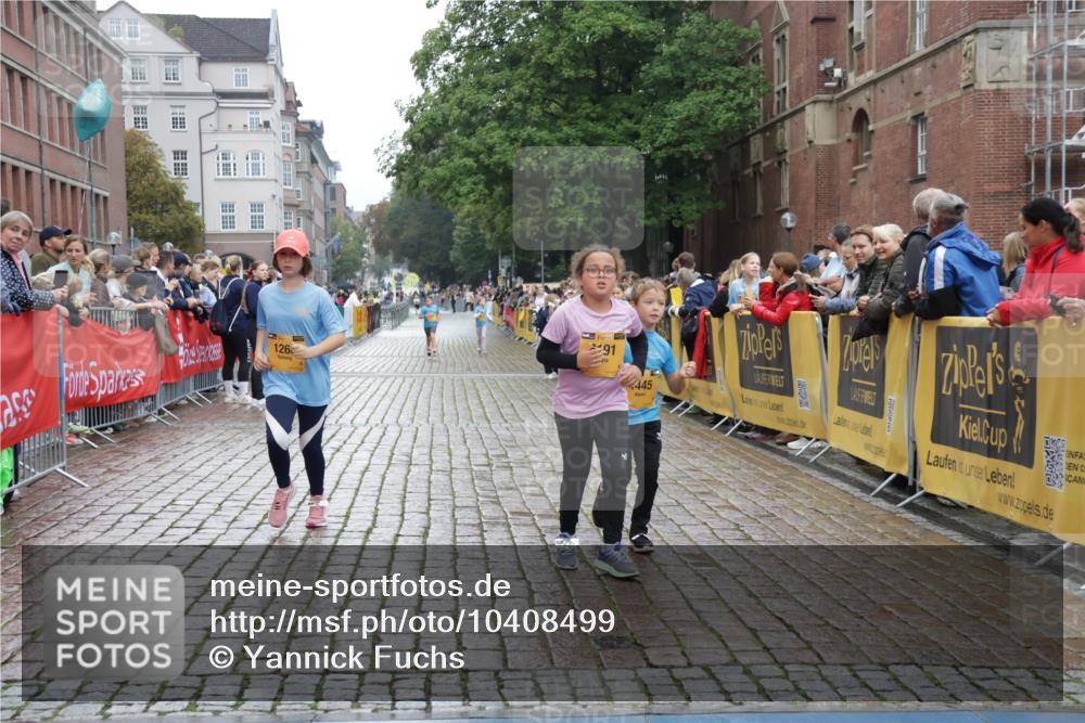 13.09.2026 - Kiel Lauf Yannick Fuchs http://msf.ph/oto/10408499 13.09.2026 09:03:15 Ziel 2372, 7020, 8013, 8789, 8924, 11932, 1175, 1830, 1870, 2178, 2739, 5983, 12052, 1268, 2528, 4445, 5854, 6191, 6644, 7564, 8613, 8616, 11931, 963, 5618, 5983, 6853, 9212, 12270 meine-sportfotos.de