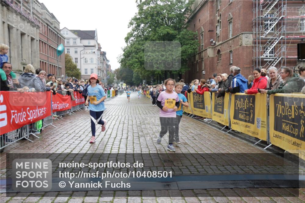 13.09.2026 - Kiel Lauf Yannick Fuchs http://msf.ph/oto/10408501 13.09.2026 09:03:16 Ziel 2372, 2528, 6644, 7020, 8013, 8789, 8924, 11932, 1175, 1830, 1870, 2178, 2739, 5983, 12052, 1268, 4445, 5854, 6191, 7564, 8613, 8616, 11931, 5618, 5983, 6853, 9212, 12270 meine-sportfotos.de