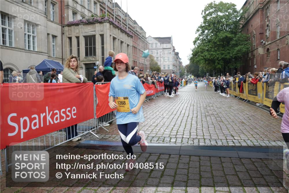 13.09.2026 - Kiel Lauf Yannick Fuchs http://msf.ph/oto/10408515 13.09.2026 09:03:17 Ziel 2372, 2528, 6644, 7020, 7564, 8013, 8616, 8789, 8924, 11932, 1175, 1830, 1870, 2178, 2739, 12052, 1268, 4445, 5854, 6191, 8613, 11931, 5983, 6853, 12270 meine-sportfotos.de