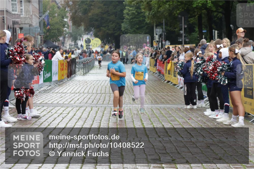 13.09.2026 - Kiel Lauf Yannick Fuchs http://msf.ph/oto/10408522 13.09.2026 09:03:20 Ziel 2372, 2528, 5854, 6644, 7020, 7564, 8013, 8613, 8616, 8789, 8924, 11932, 1175, 1830, 1870, 2178, 2739, 12052, 1268, 4445, 6191, 11931, 1870, 5983, 12270 meine-sportfotos.de